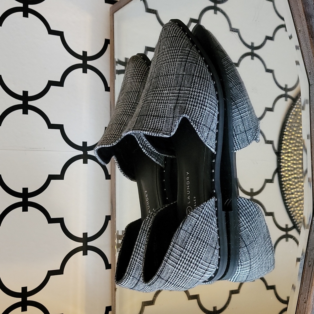 Chinese Laundry flats